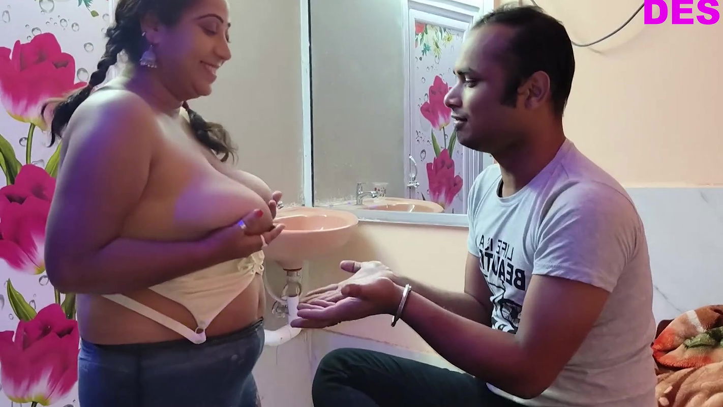 Desi Bhabi chested her husband and caught in Hotel