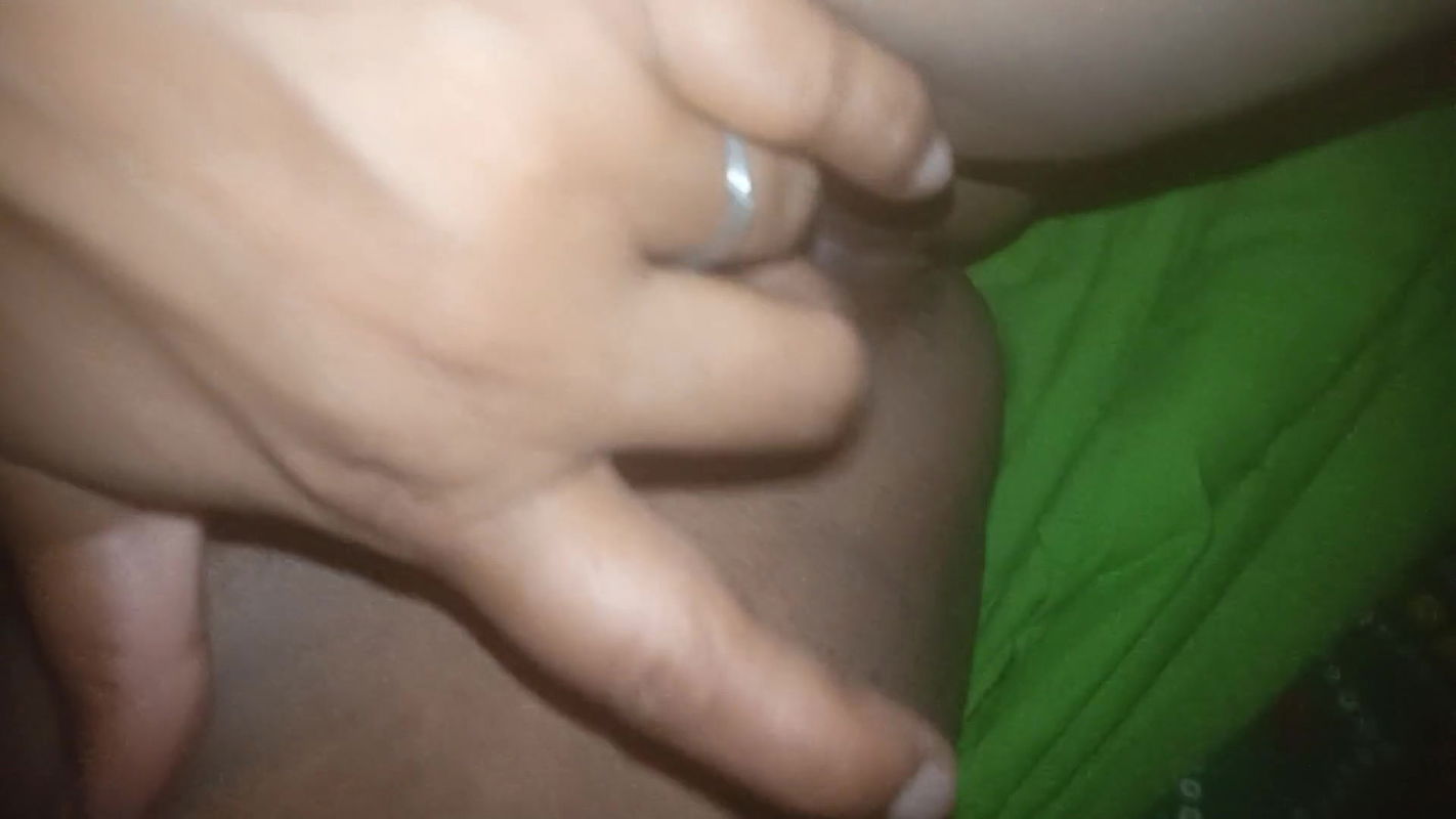 Desi Bhabi ki garam chut me finger Karti hui bhabi ki garam Gili chut ko rat me jamkar choda mast chudai for desi bhabi