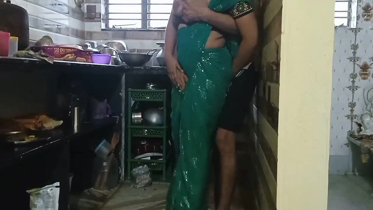Desi bhabi ki kitchen me chudai video with brother in law