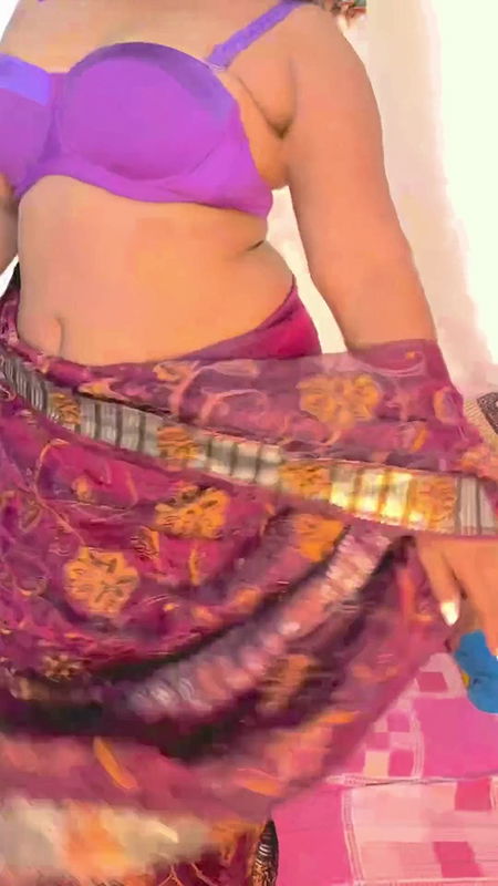 Desi bhabi ki nangi dance video