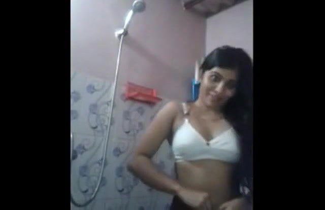 meeta lucknow girl bathing nude filmingelfie