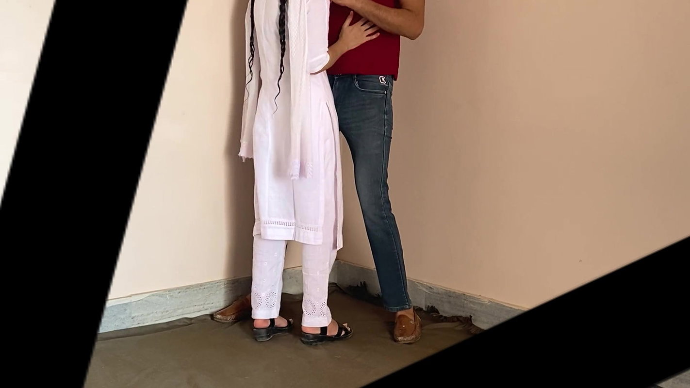 Desi girl ki class me hi Salwar utar k krdi chudai Viral Mms sex video