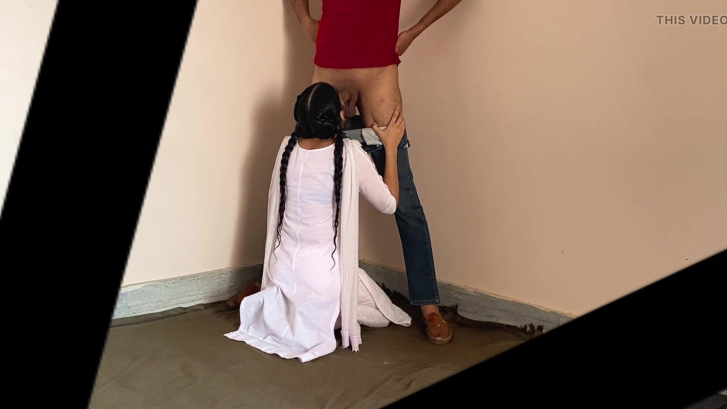 Desi girl ki class me hi Salwar utar k krdi chudai Viral Mms sex video