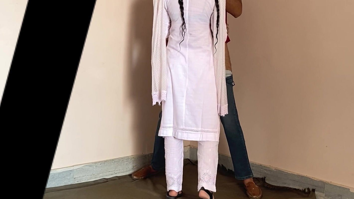 Desi girl ki class me hi Salwar utar k krdi chudai Viral Mms sex video