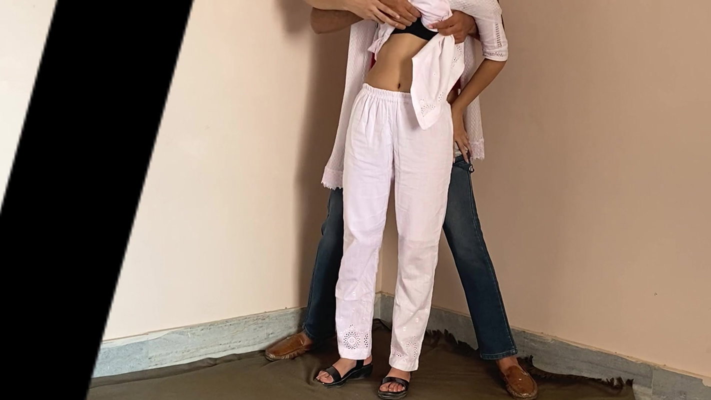 Desi girl ki class me hi Salwar utar k krdi chudai Viral Mms sex video