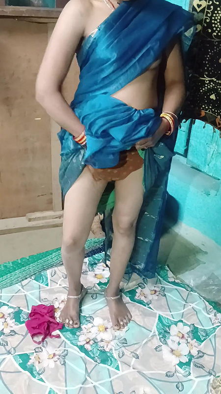 Desi Girl New Saari Pahanti Hui