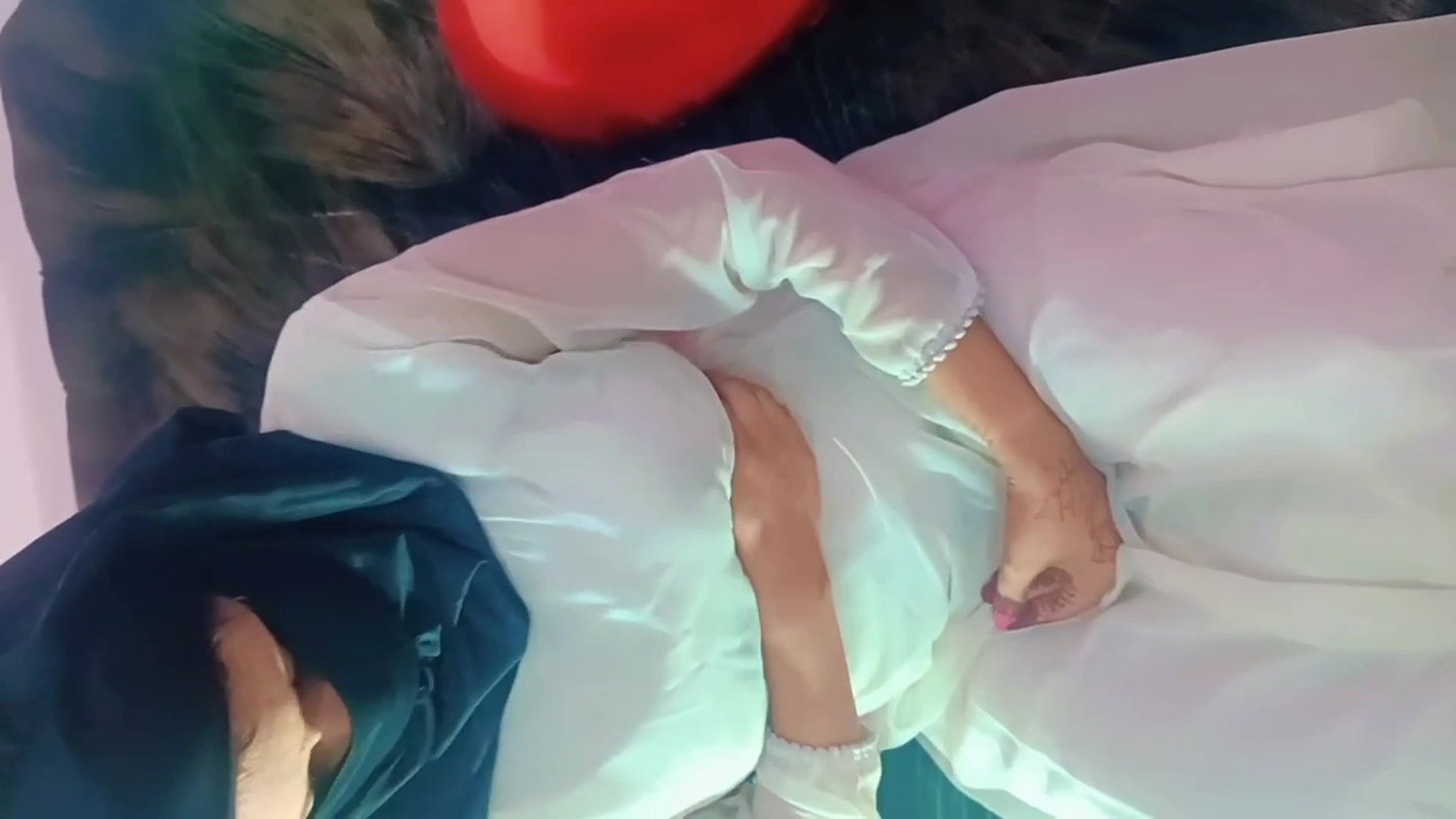 Desi hot sexy bhabhi with big booms and awesome ass