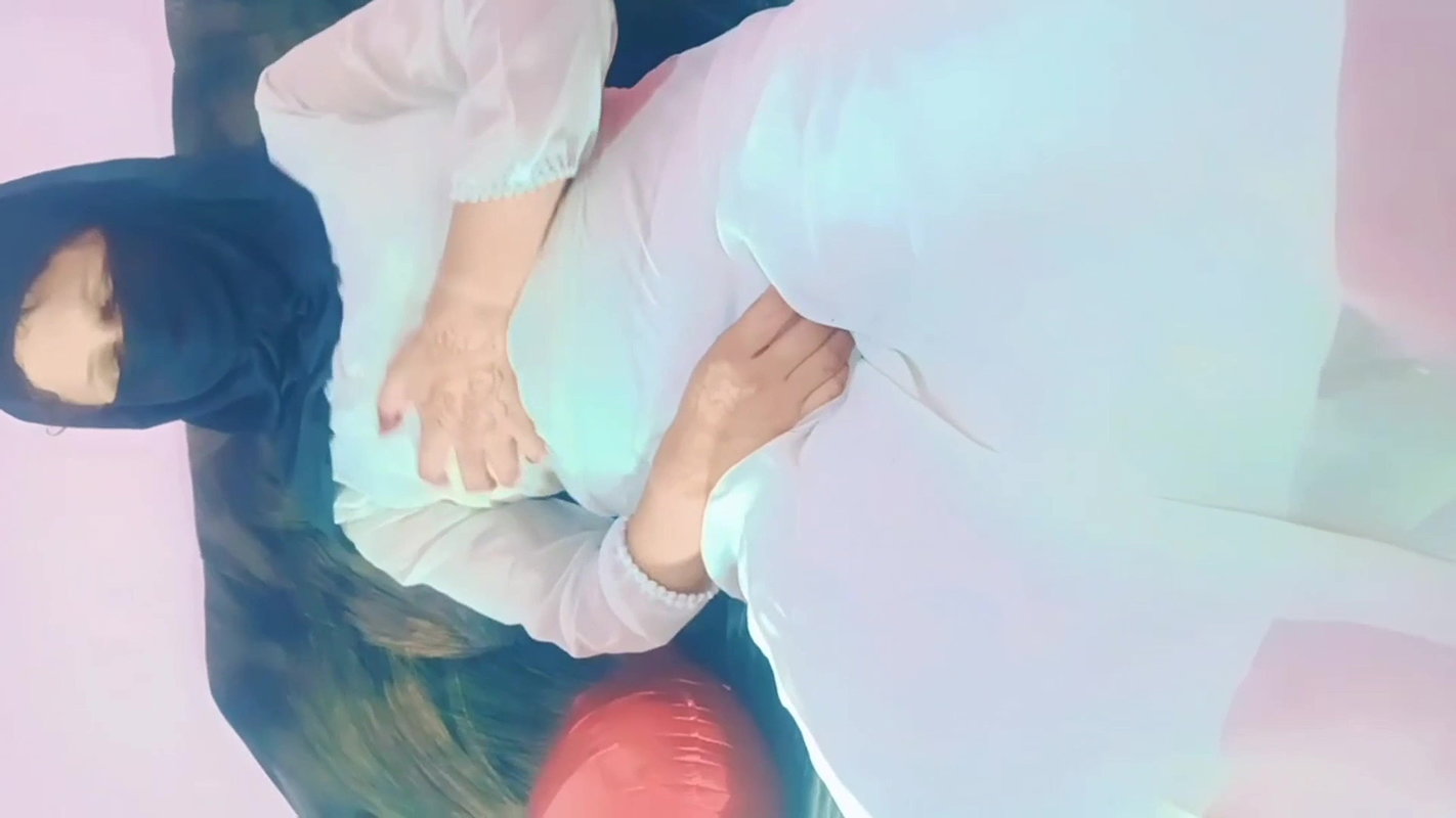 Desi hot sexy bhabhi with big booms and awesome ass