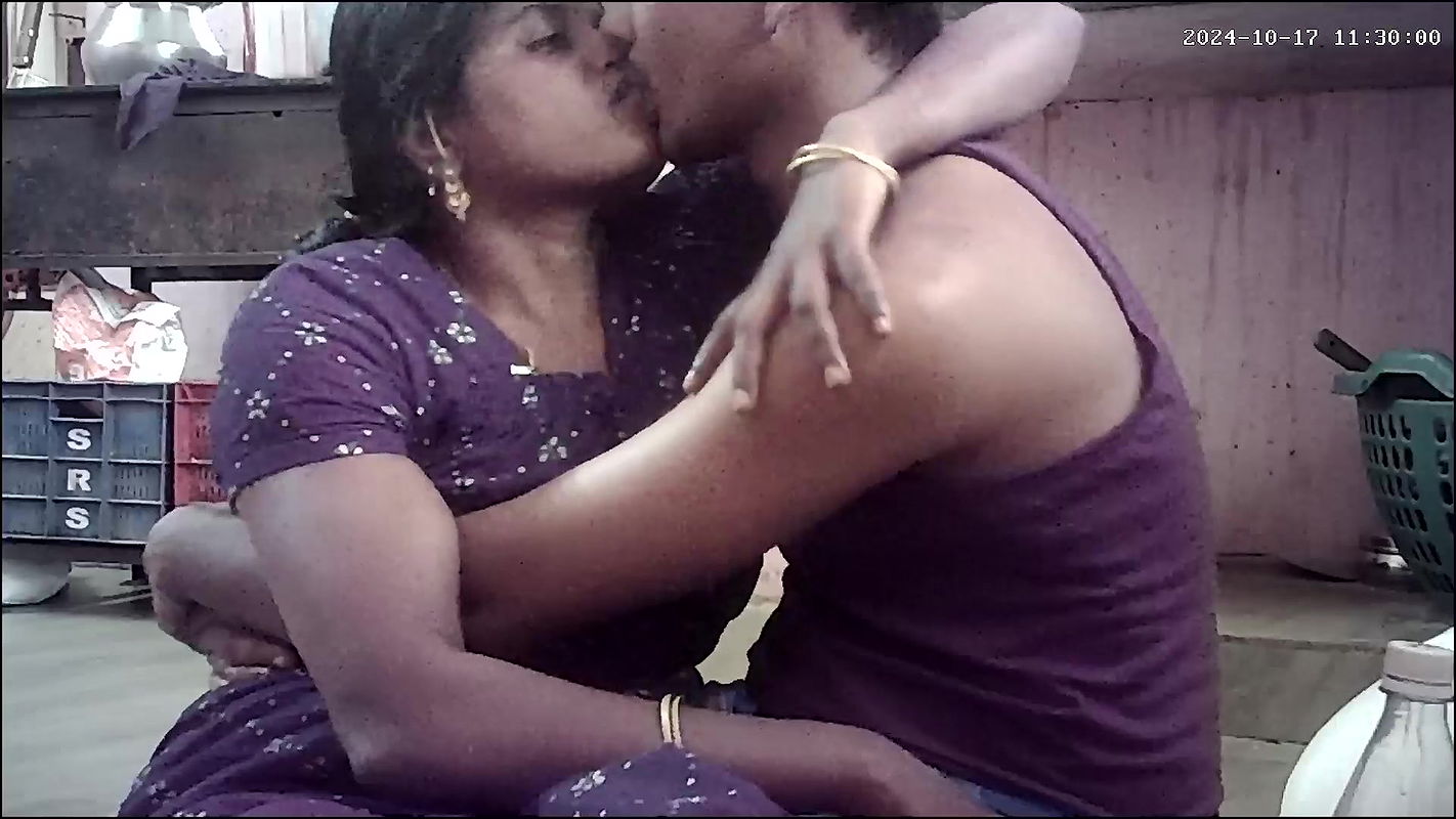 Desi house wife hot lips kissing ass