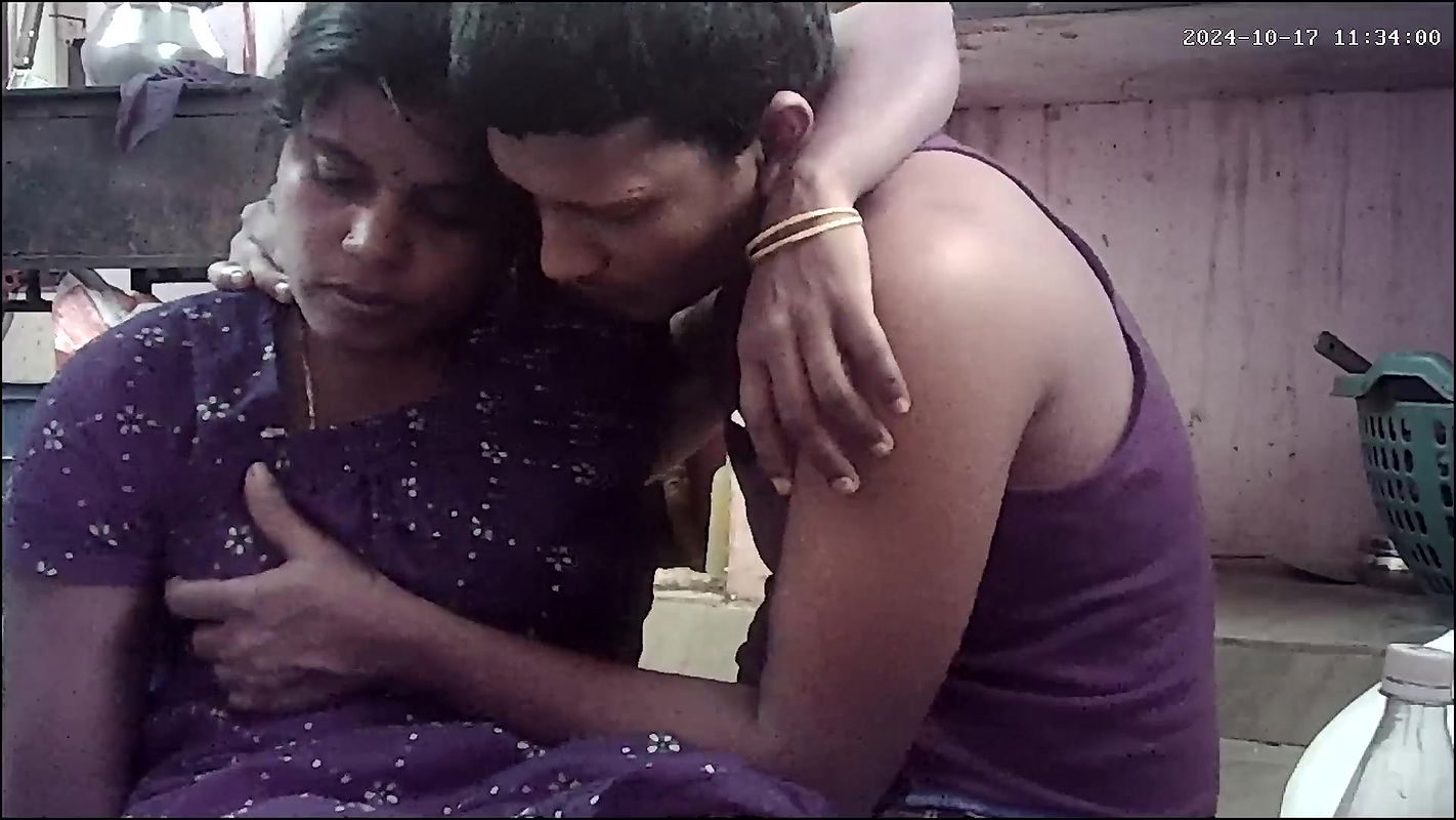 Desi house wife hot lips kissing ass