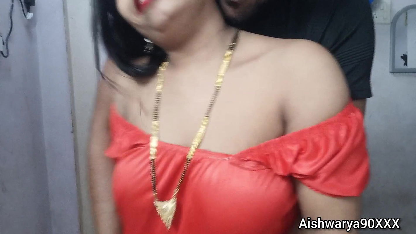 Desi Indian bhabhi her boyfriend when there is no one at home. Indian Desi Hot Bhabhi BF Video