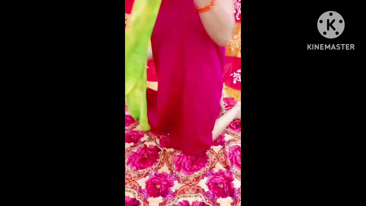 Desi Indian Bhabhi waiting for Bhabhi Chudayi Vat for