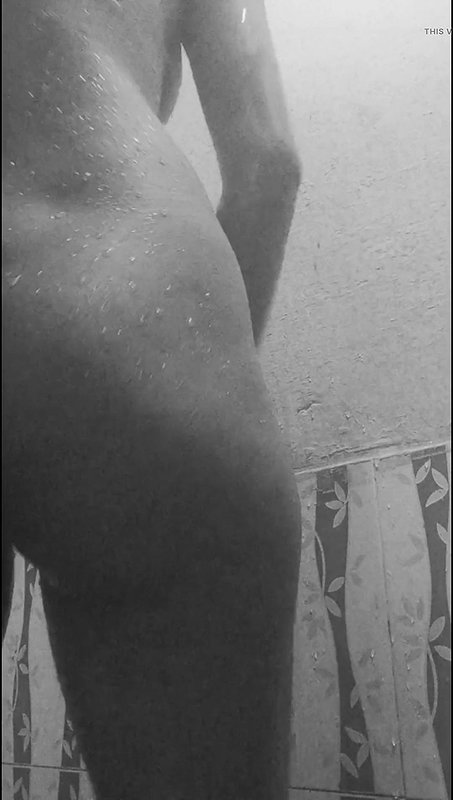 Desi Indian Girlfriend Bathing