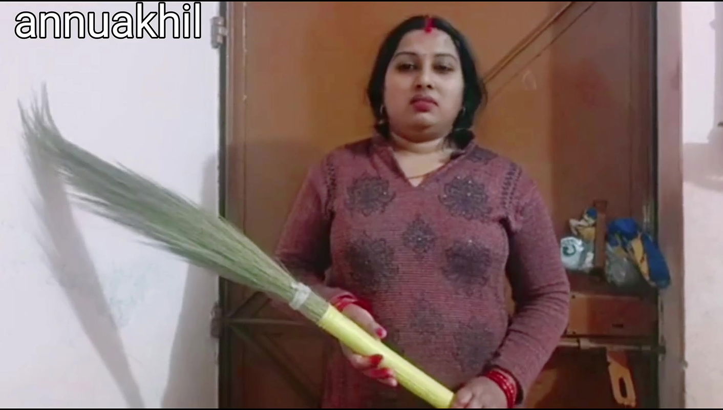 Desi Indian maid seduced when there was no wife at home Indian desi sex video