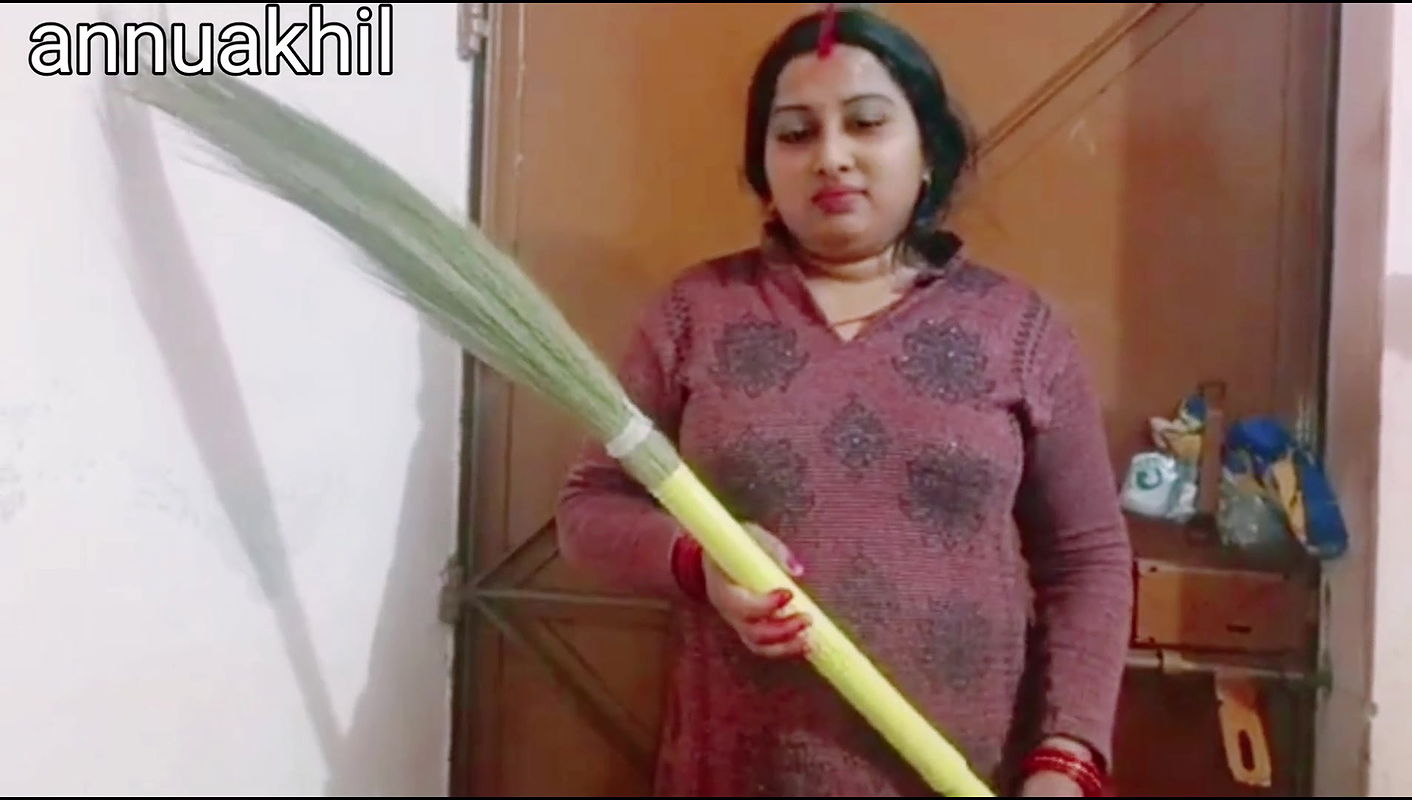 Desi Indian maid seduced when there was no wife at home Indian desi sex video