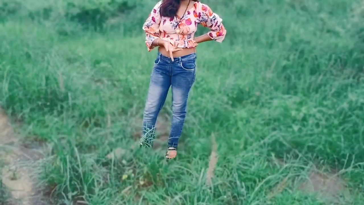 Desi Sexy Soniya Bhabhi fucked when talking with devar, outdoor farms sex Hindi audio