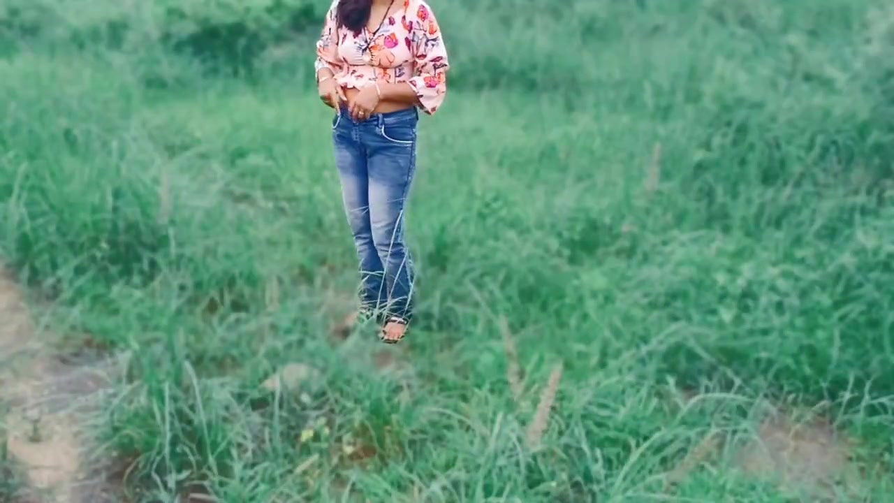 Desi Sexy Soniya Bhabhi fucked when talking with devar, outdoor farms sex Hindi audio