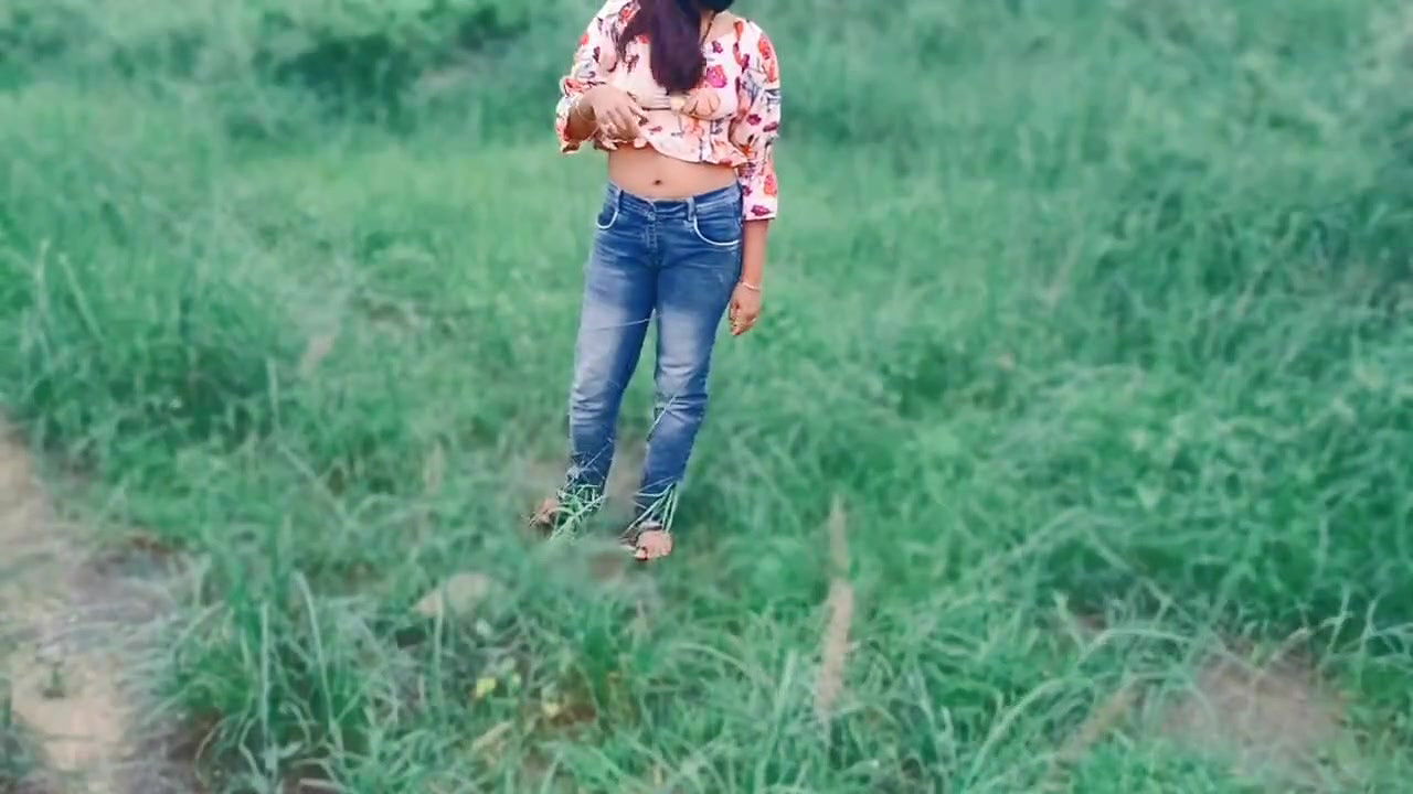 Desi Sexy Soniya Bhabhi fucked when talking with devar, outdoor farms sex Hindi audio