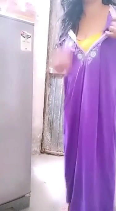 Desi HORNY HOUSEWIFE SHOWING N TEASING LOVR