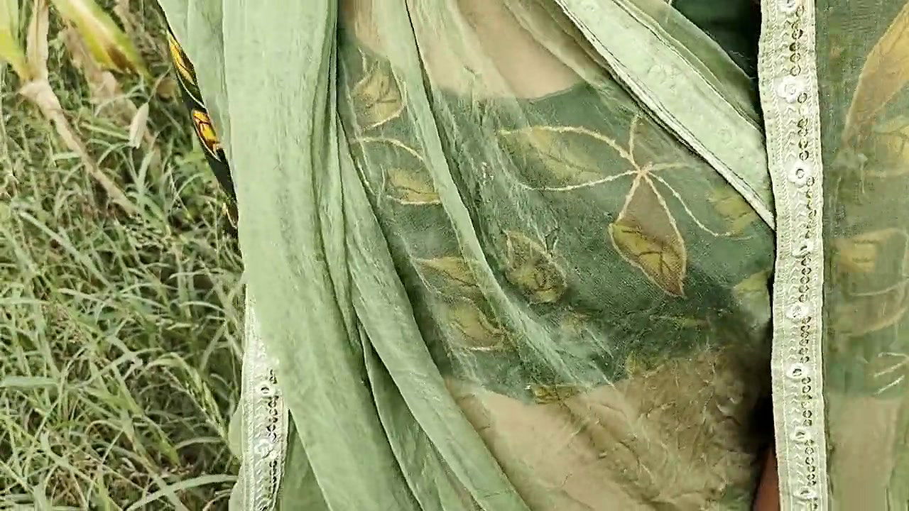 Desi Village Girl Makka Chori kar Rhi Thi, khet ke Malik ne chudai kar Diya hindi audio outdoor jaungalsex