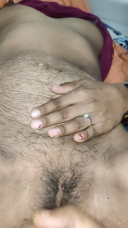 desi wife ke bur me ungli Kiya fir chut chatne lga chudai ke waqt Hindi Audio