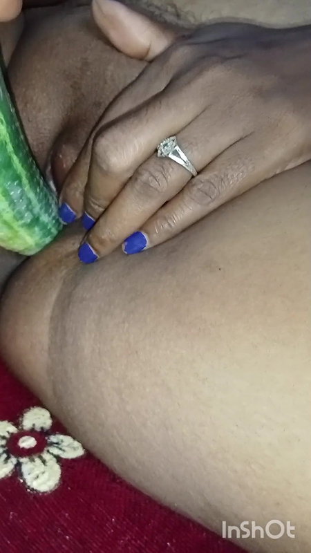 Indian hot mommy fucks tite pussy