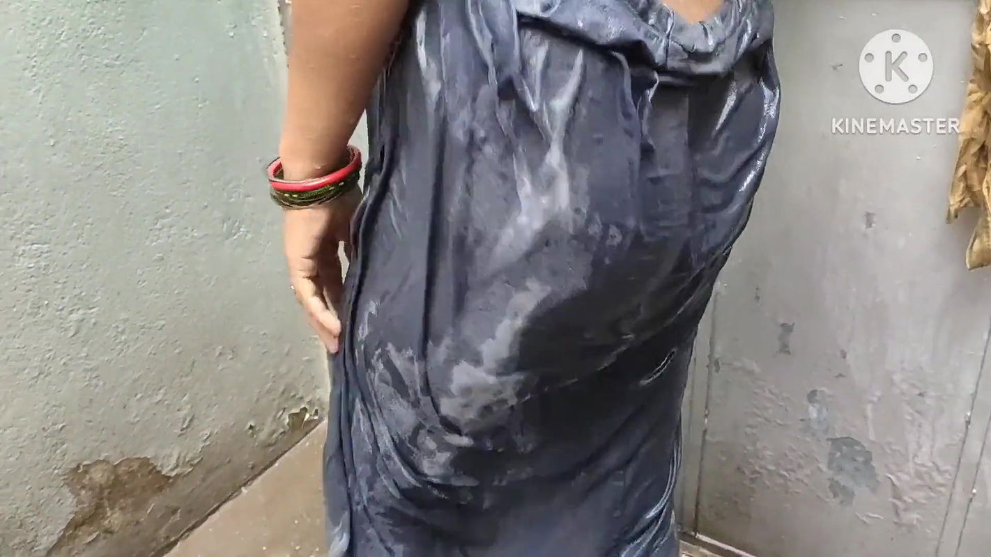 Indian House Wife Pissing