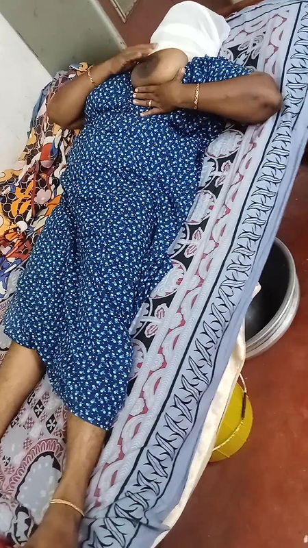 Indian Housewife Bedroom Finger Eating Performance