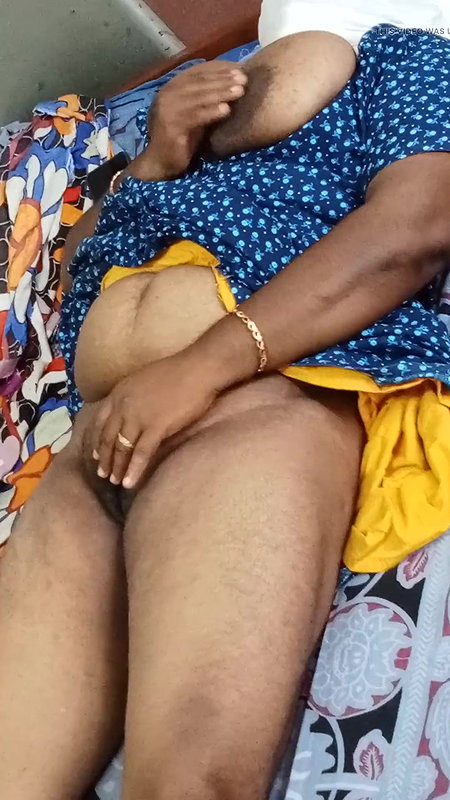 Indian Housewife Bedroom Finger Eating Performance