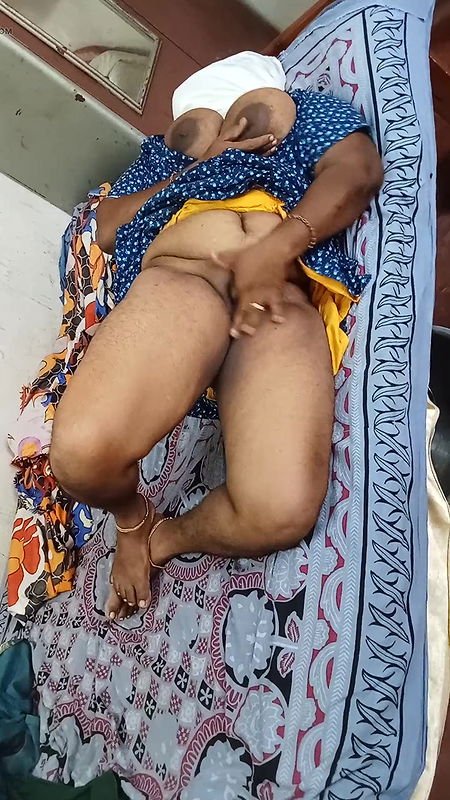 Indian Housewife Bedroom Finger Eating Performance