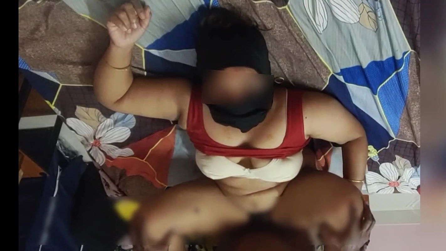 Indian housewife Visaakaa hot big tities in red blouse and white bra fucked