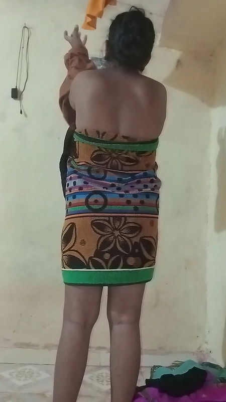 Indian maid aunty showing her ass