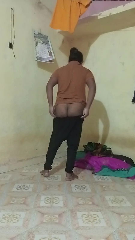 Indian maid aunty showing her ass
