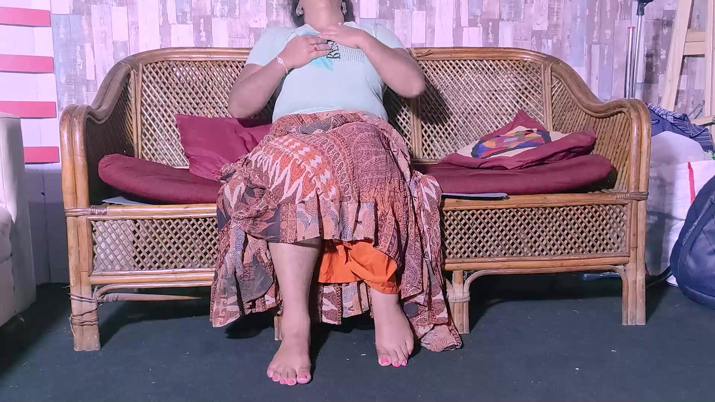 Indian MILF BIG boobs big ASS bouncing