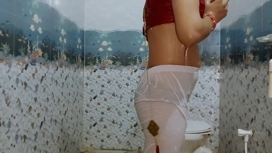 Indian mom bathing in open white legis make me feel better