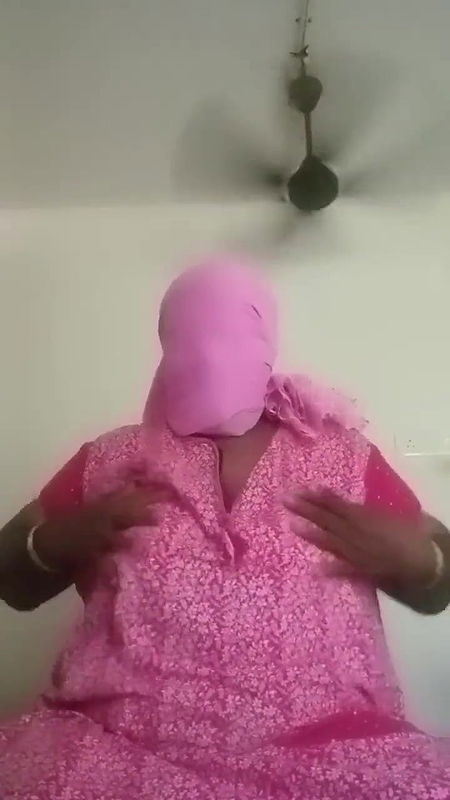 Indian Sweet Pussy Finger Massage Performance