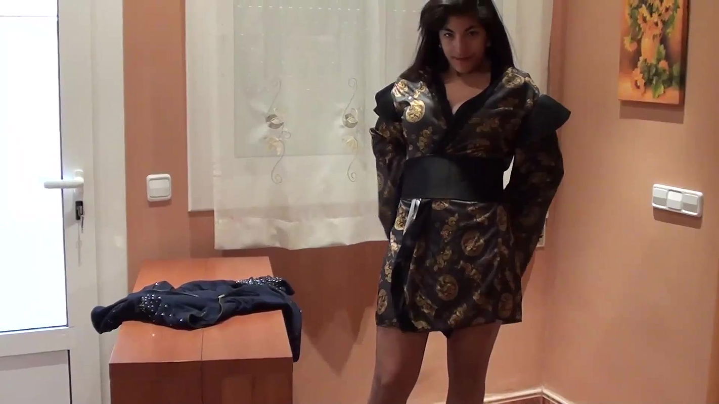 nude indian babe changing