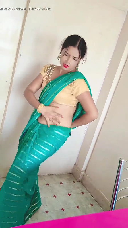 Indian village hot desi girl in the forest viral MMS