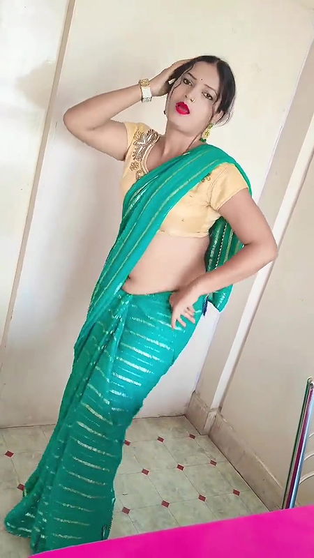 Indian village hot desi girl in the forest viral MMS