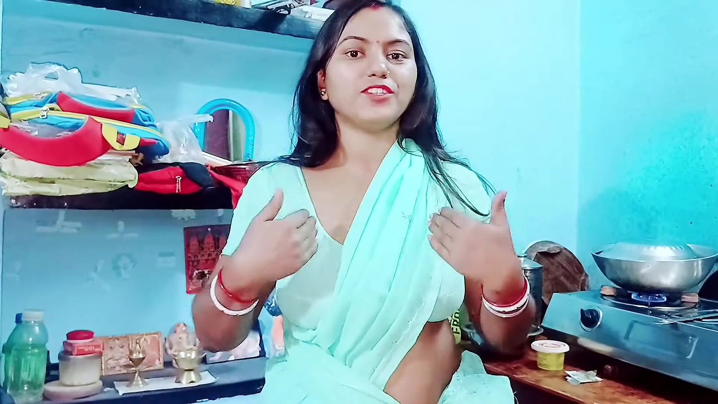 Indian village hot desi girl in the forest viral MMS