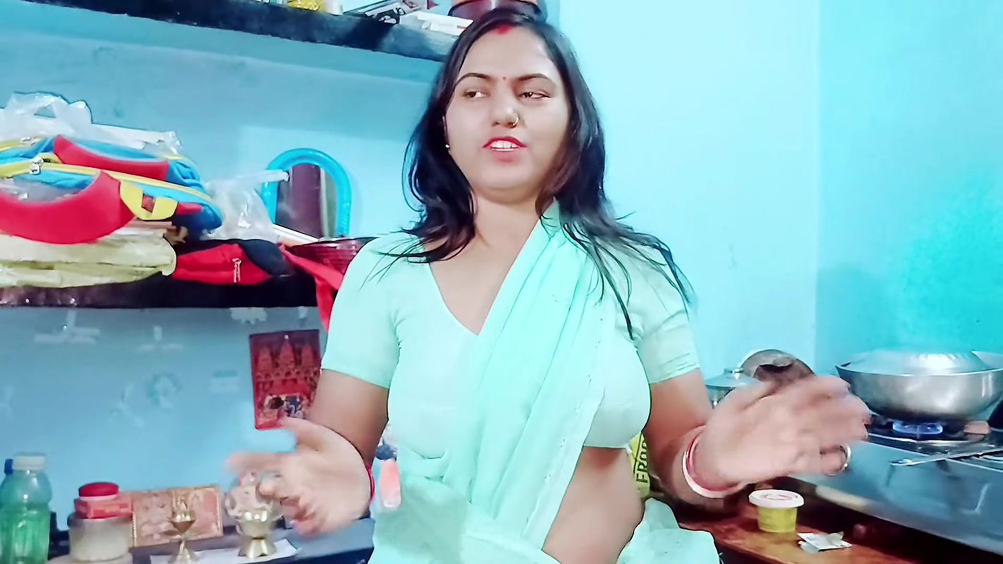 Indian village hot desi girl in the forest viral MMS