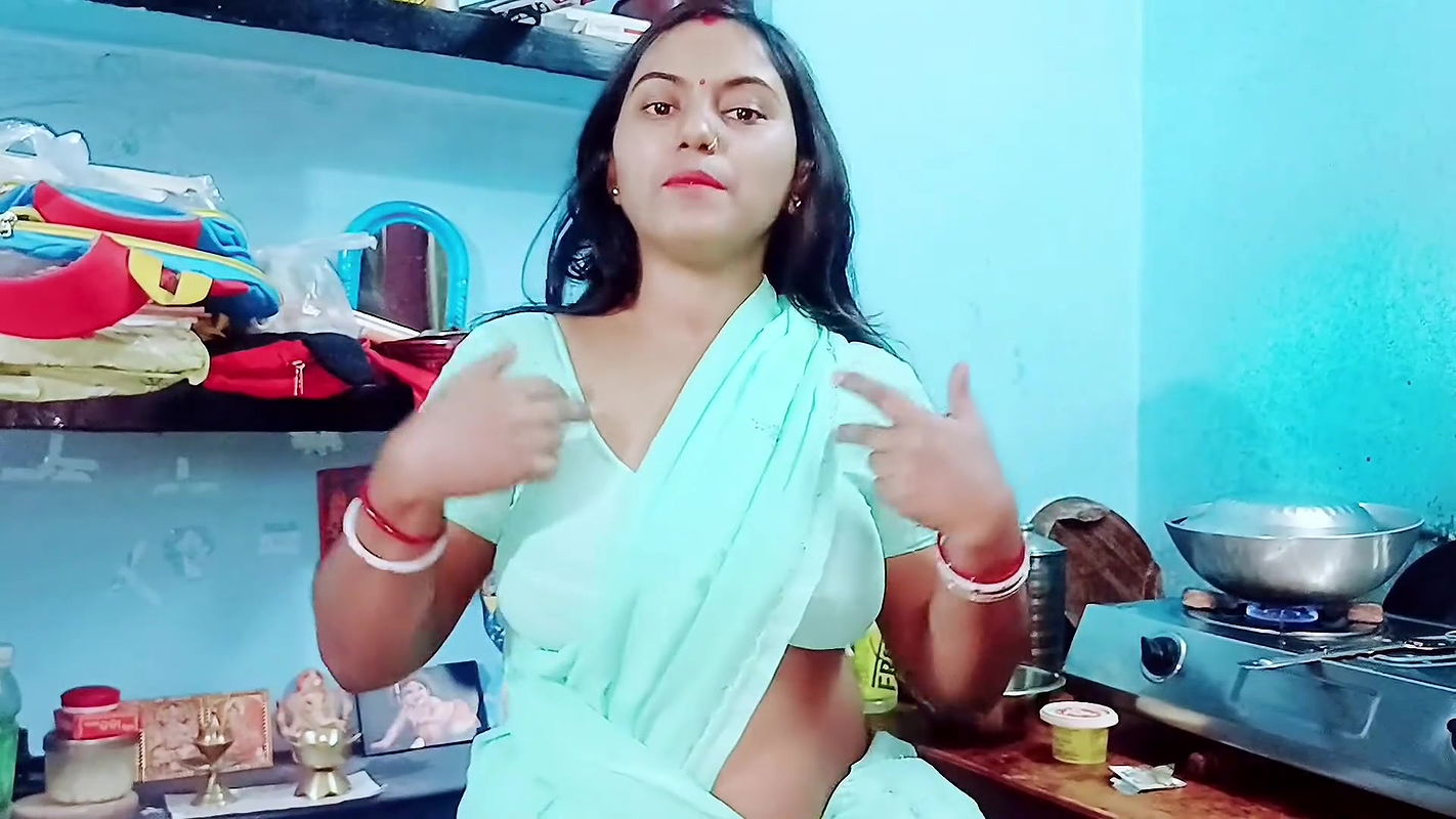 Indian village hot desi girl in the forest viral MMS