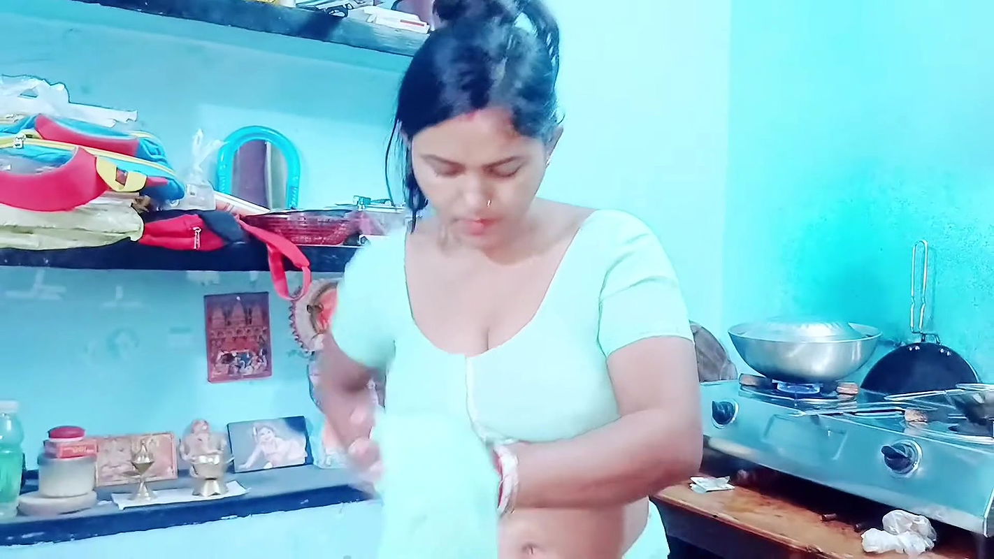 Indian village hot desi girl in the forest viral MMS