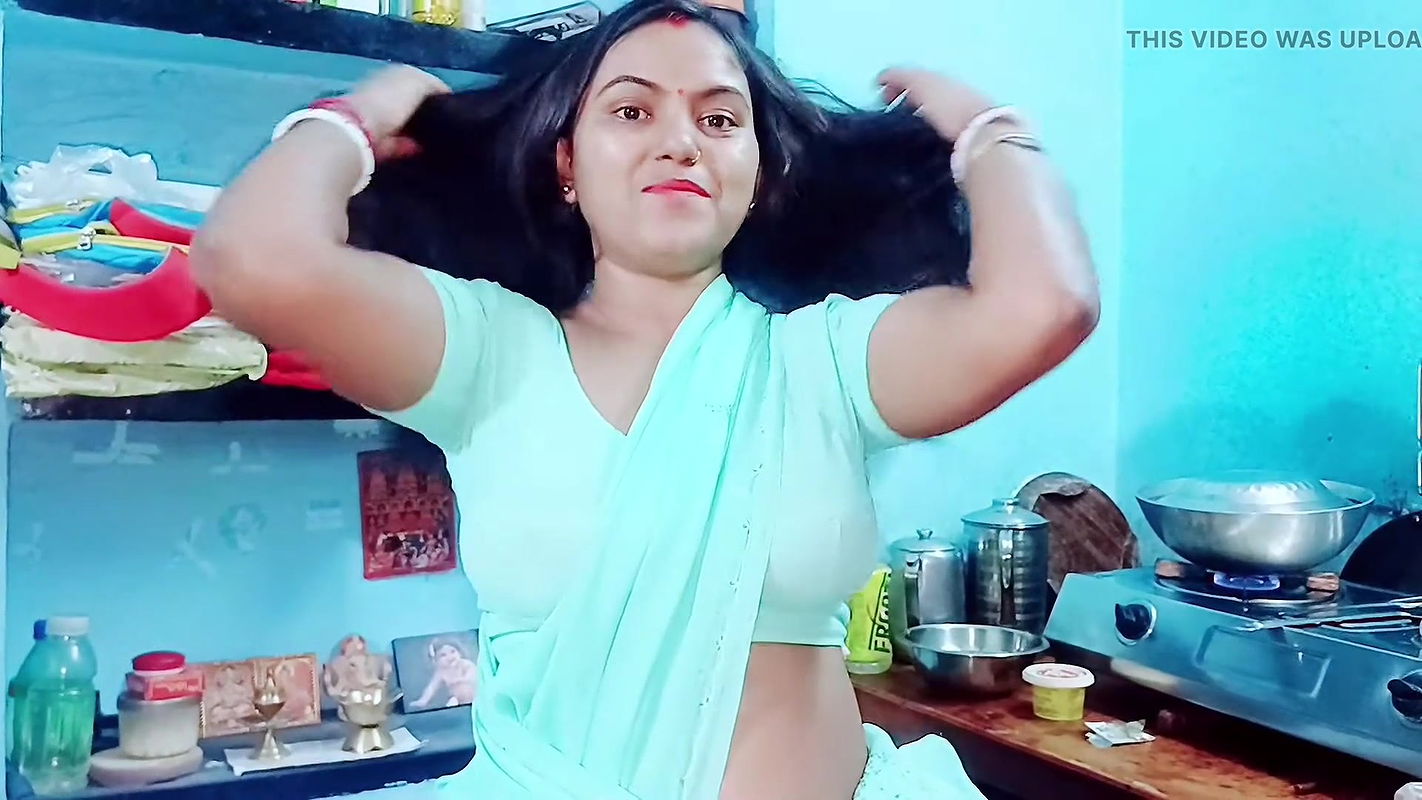 Indian village hot desi girl in the forest viral MMS