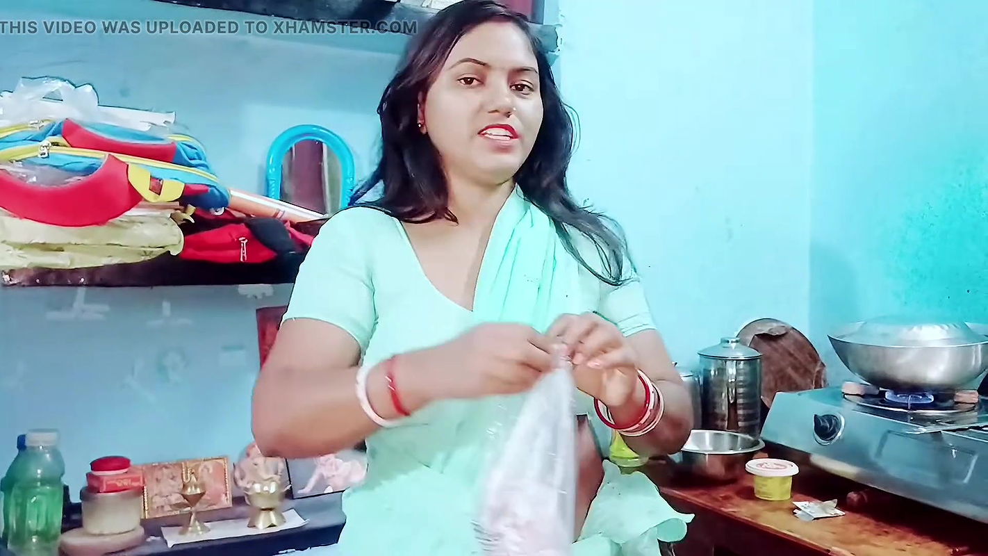 Indian village hot desi girl in the forest viral MMS