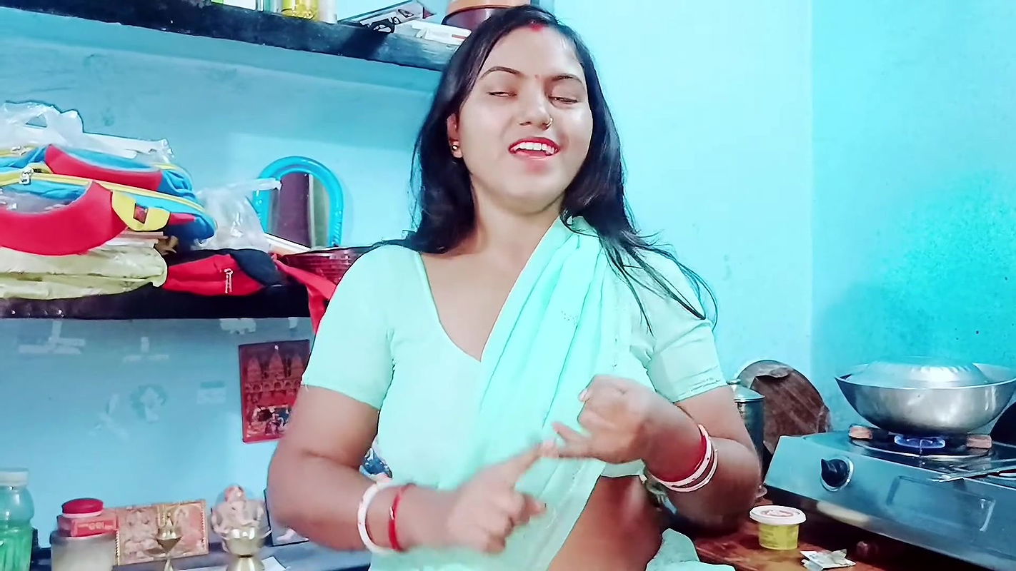 Indian village hot desi girl in the forest viral MMS