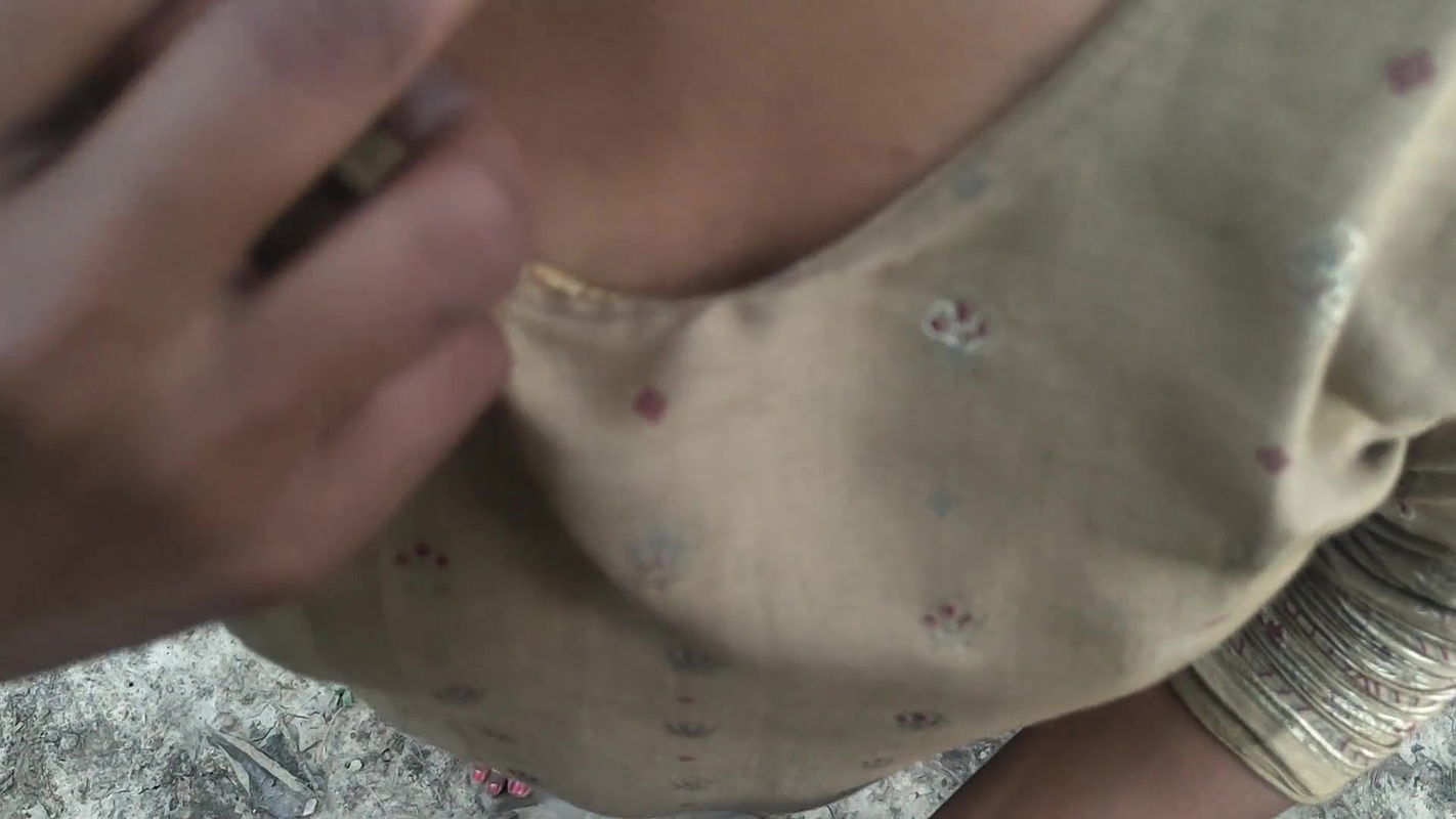 Indian village wife cheating sex with husbands friend outdoor