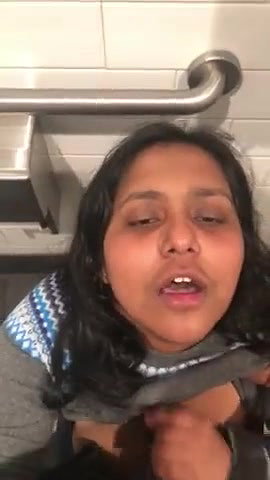 Desi Hotty Horny IT Girl Giving a suprhot BJ to Boss in Office