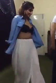 pakistani police man dacing with raand