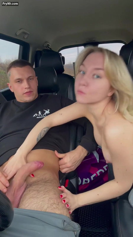 EX BF ENJOYING YUMMY BJ BY GF IN CAR